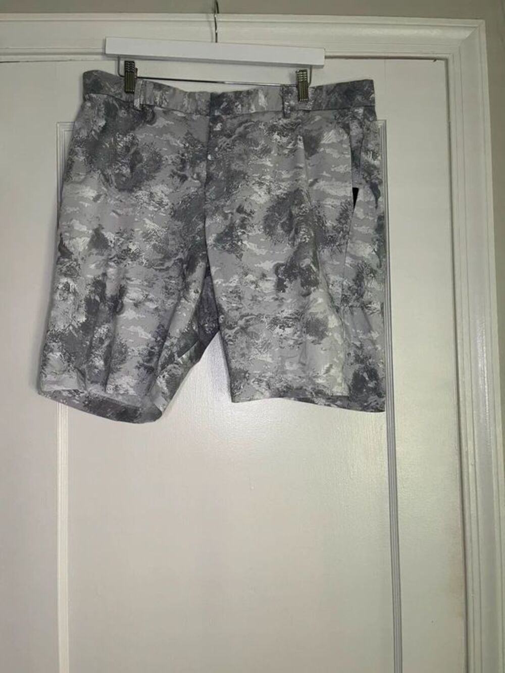 Men’s Size 38 Nike Golf Modern Fit Dri-Fit Shorts
